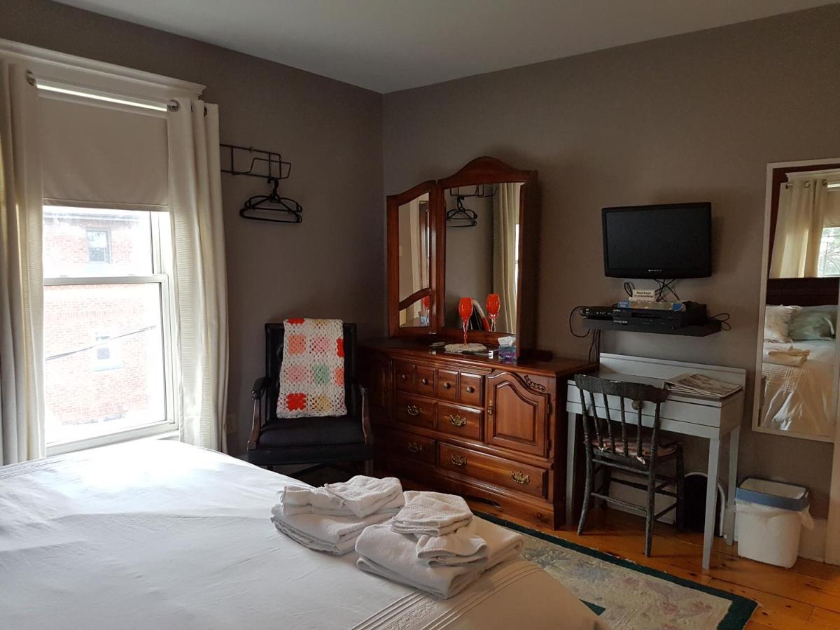 وندسور Ye Olde Walkerville Bed & Breakfast المظهر الخارجي الصورة