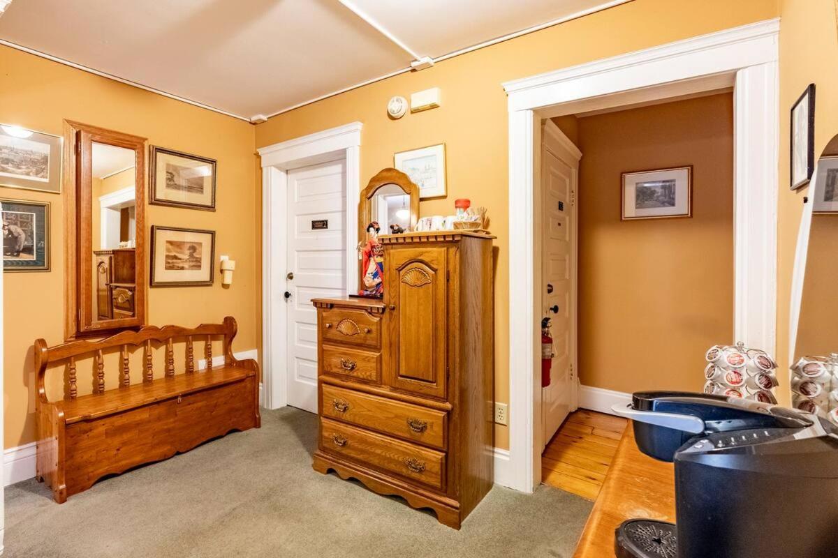 وندسور Ye Olde Walkerville Bed & Breakfast المظهر الخارجي الصورة