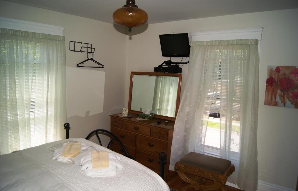 وندسور Ye Olde Walkerville Bed & Breakfast الغرفة الصورة